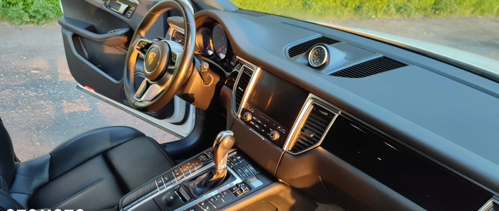 Porsche Macan cena 164900 przebieg: 65000, rok produkcji 2018 z Golina małe 191